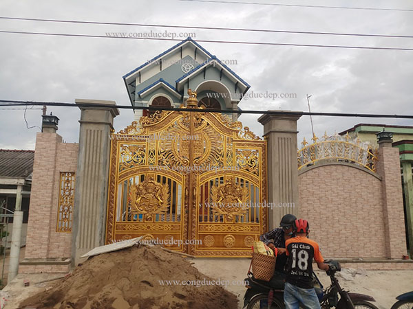 Cổng nhôm đúc 4 mẫu phù điêu tại Gò Công, Tiền Giang