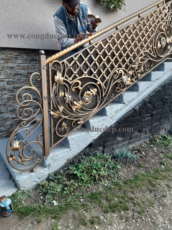 Cầu thang sắt mỹ thuật cổ điển