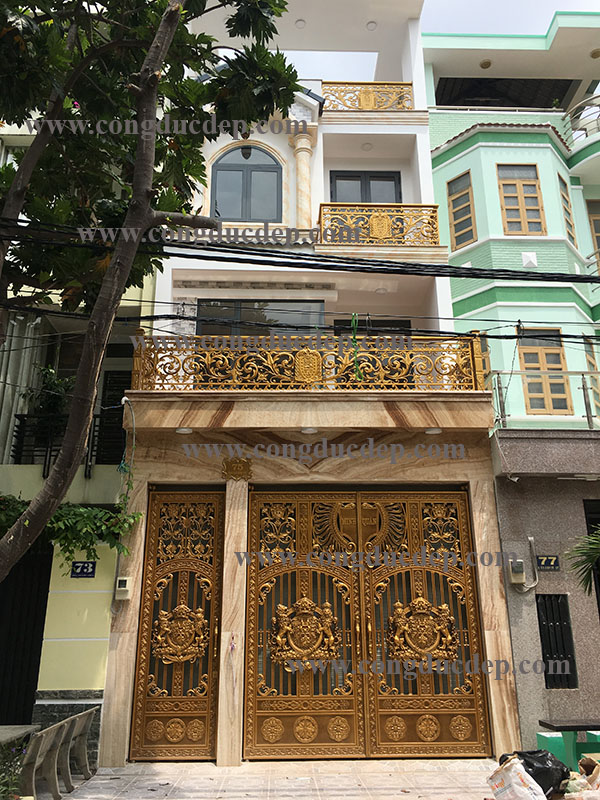 Mẫu cổng nhôm đúc cho nhà phố tại Bình Tân